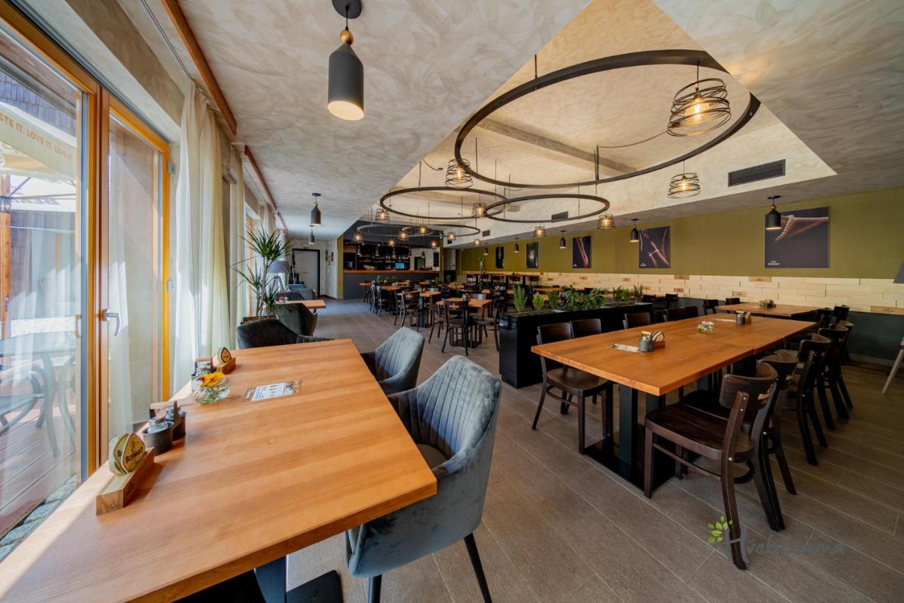 Restaurace A Pension Hrebikarna 호무토프 외부 사진