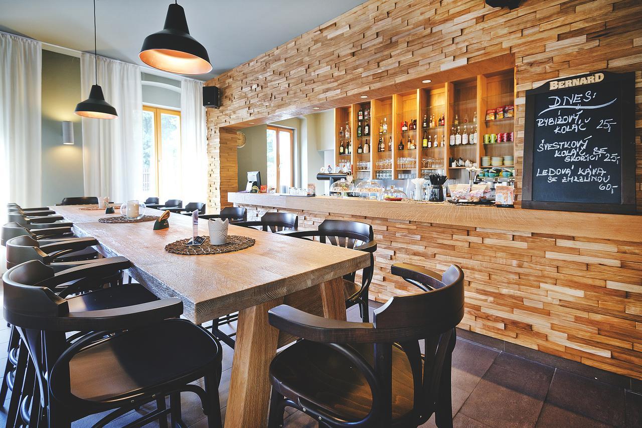 Restaurace A Pension Hrebikarna 호무토프 외부 사진
